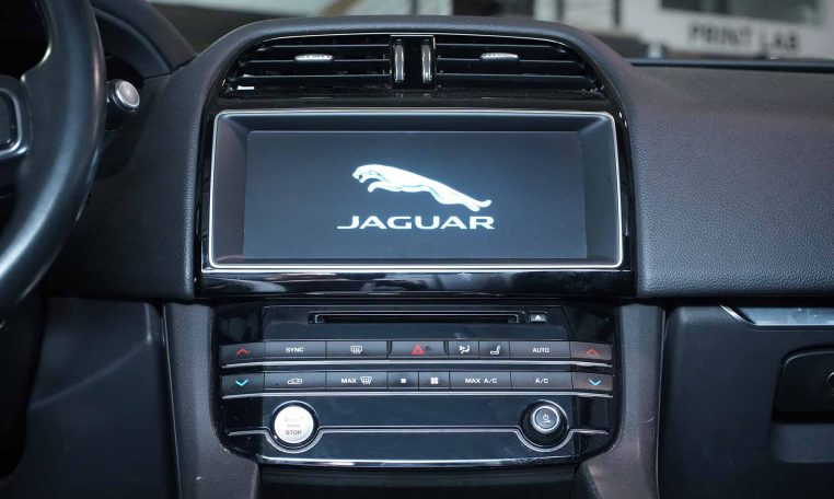 2017 JAGUAR F-Pace Prestige