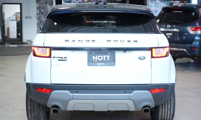 2017 LAND ROVER EVOQUE  5dr HB SE | All-Wheel Drive