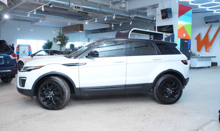 2017 LAND ROVER EVOQUE  5dr HB SE | All-Wheel Drive