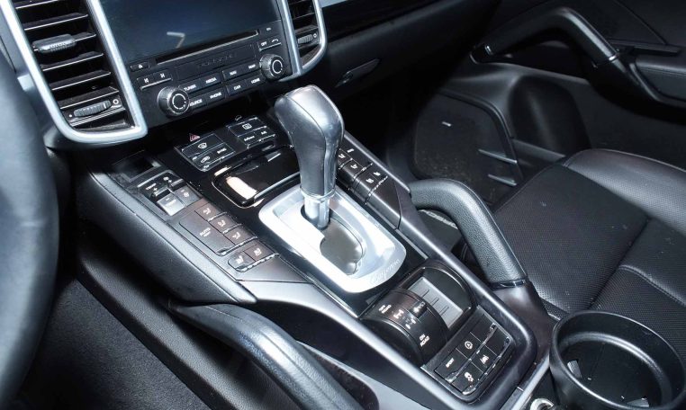 2017 PORSCHE CAYENNE AWD 4DR S