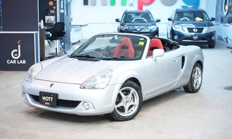 2004 TOYOTA MR2 SPYDER