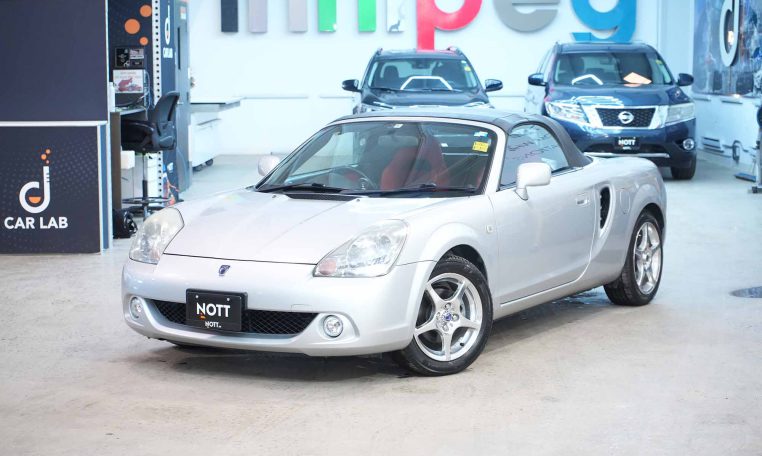 2004 TOYOTA MR2 SPYDER