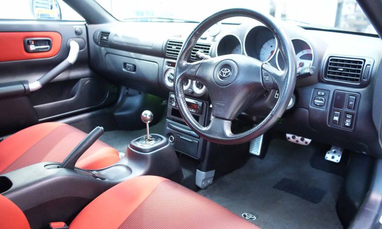 2004 TOYOTA MR2 SPYDER