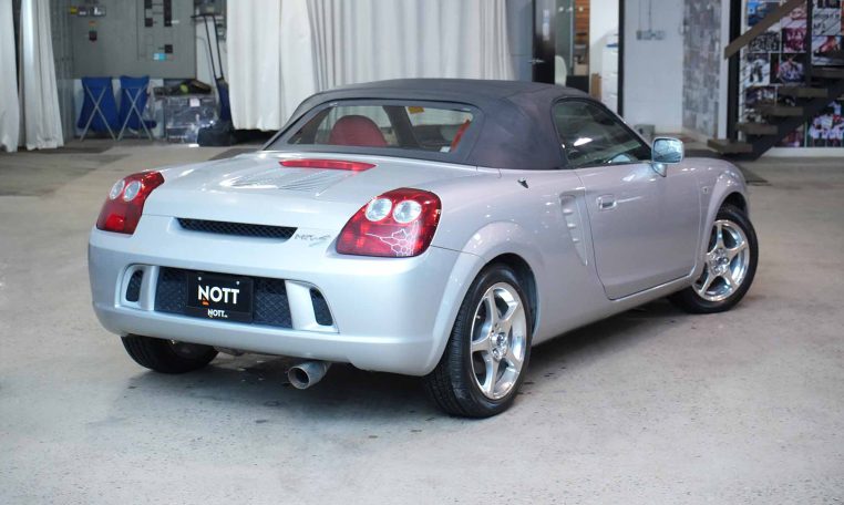 2004 TOYOTA MR2 SPYDER