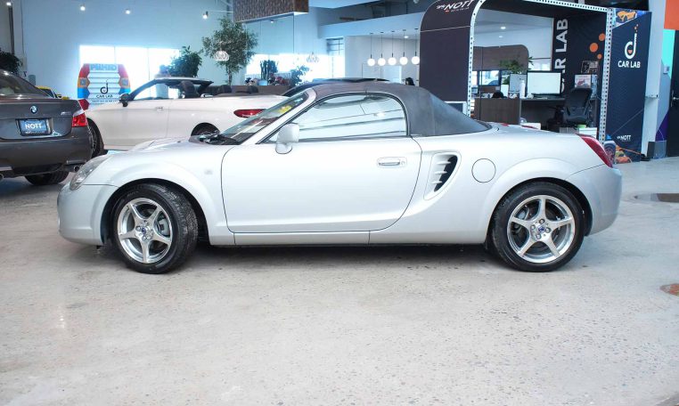 2004 TOYOTA MR2 SPYDER
