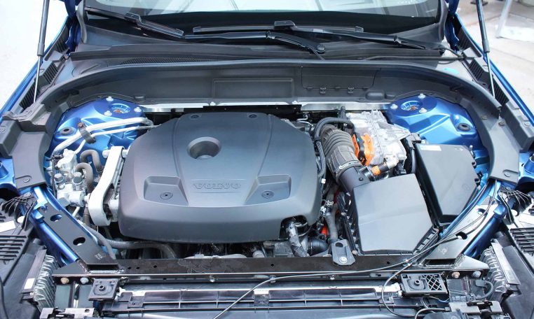 2021 VOLVO XC60 RECHARGE T8 R-Design | PHEV | Harmon Kardon | Adaptive Cruise Control