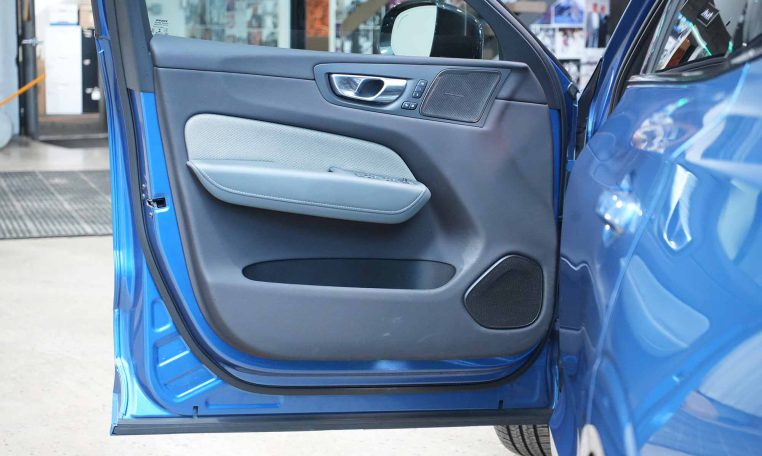 2021 VOLVO XC60 RECHARGE T8 R-Design | PHEV | Harmon Kardon | Adaptive Cruise Control