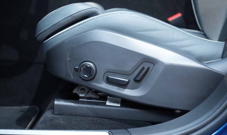 2021 VOLVO XC60 RECHARGE T8 R-Design | PHEV | Harmon Kardon | Adaptive Cruise Control