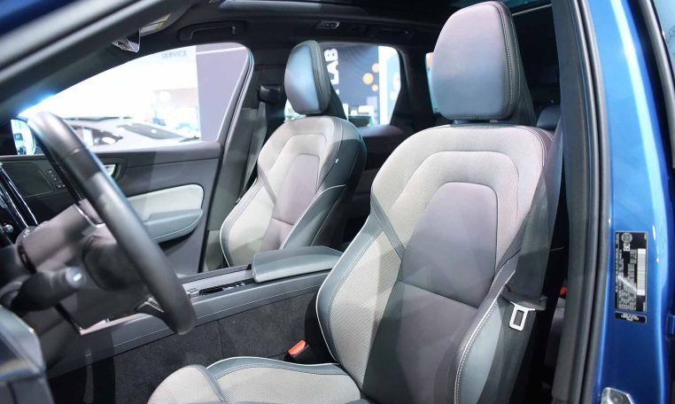 2021 VOLVO XC60 RECHARGE T8 R-Design | PHEV | Harmon Kardon | Adaptive Cruise Control