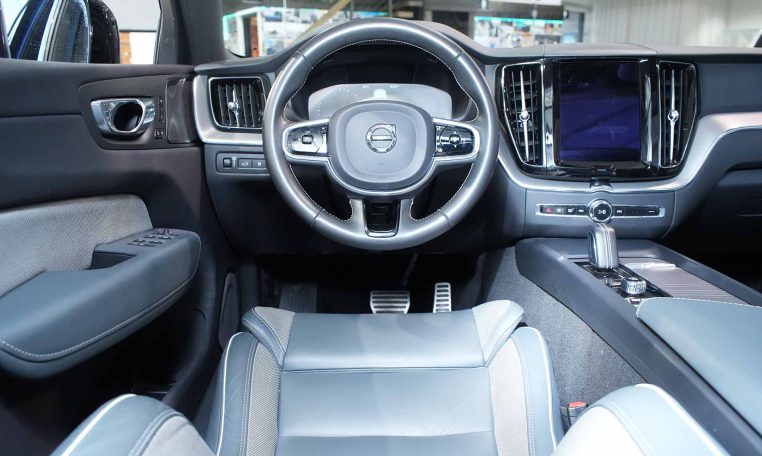 2021 VOLVO XC60 RECHARGE T8 R-Design | PHEV | Harmon Kardon | Adaptive Cruise Control