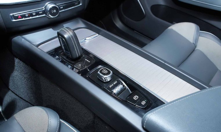 2021 VOLVO XC60 RECHARGE T8 R-Design | PHEV | Harmon Kardon | Adaptive Cruise Control