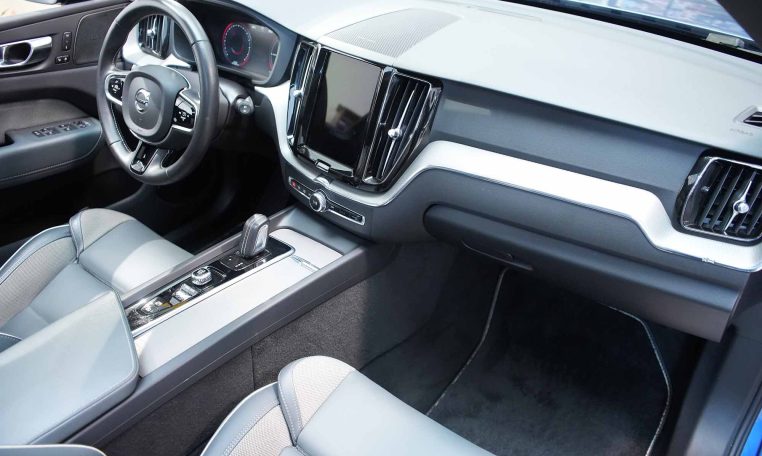 2021 VOLVO XC60 RECHARGE T8 R-Design | PHEV | Harmon Kardon | Adaptive Cruise Control