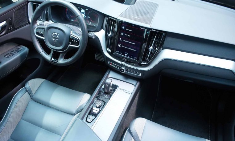 2021 VOLVO XC60 RECHARGE T8 R-Design | PHEV | Harmon Kardon | Adaptive Cruise Control