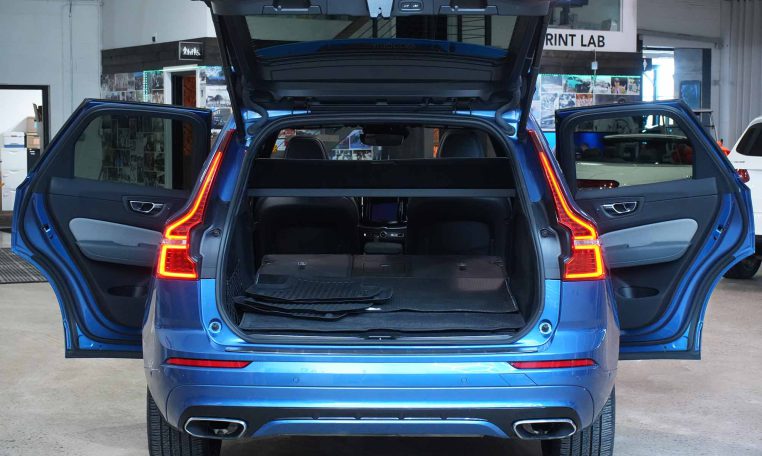 2021 VOLVO XC60 RECHARGE T8 R-Design | PHEV | Harmon Kardon | Adaptive Cruise Control