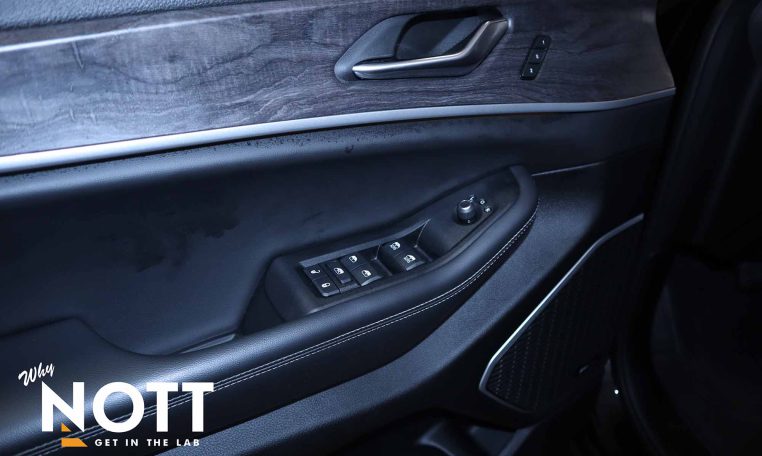 2022 JEEP GRAND CHEROKEE 4XE 4X4 | Rear Entertainment