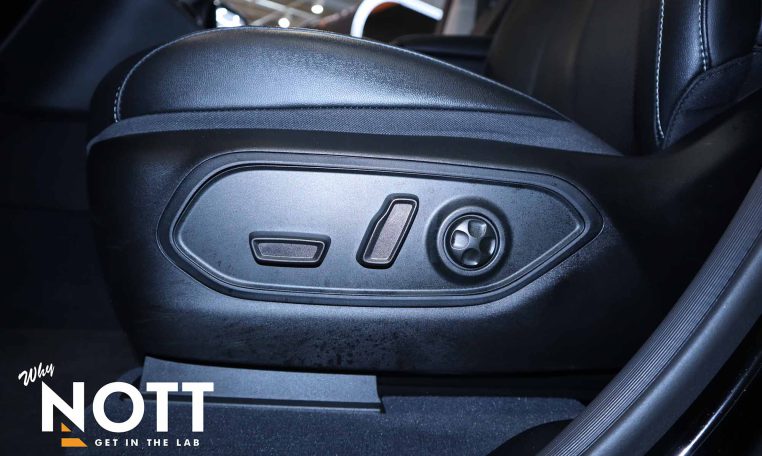 2022 JEEP GRAND CHEROKEE 4XE 4X4 | Rear Entertainment