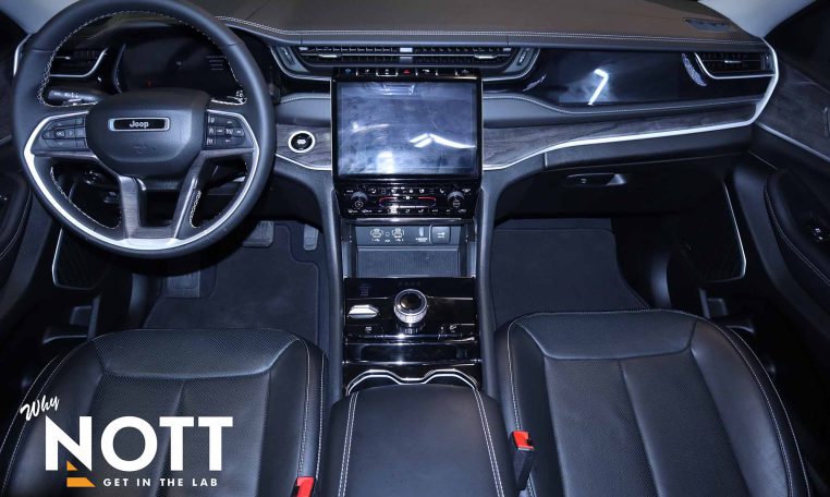 2022 JEEP GRAND CHEROKEE 4XE 4X4 | Rear Entertainment