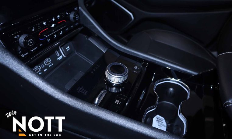 2022 JEEP GRAND CHEROKEE 4XE 4X4 | Rear Entertainment