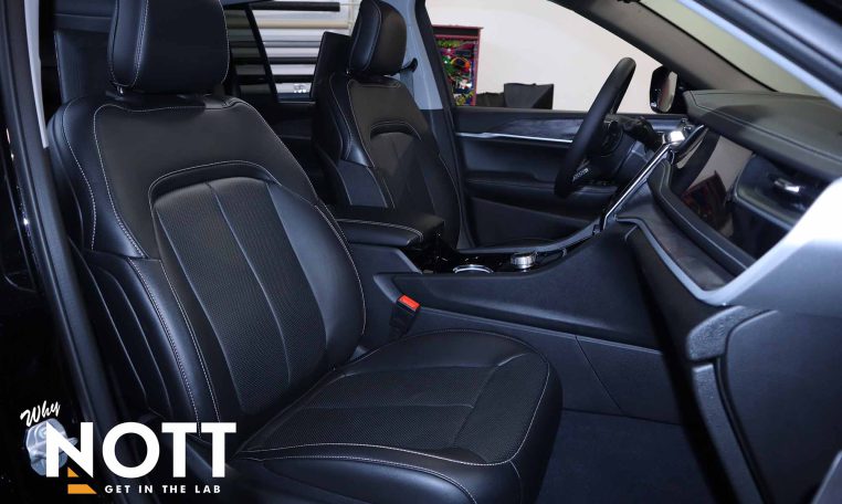 2022 JEEP GRAND CHEROKEE 4XE 4X4 | Rear Entertainment