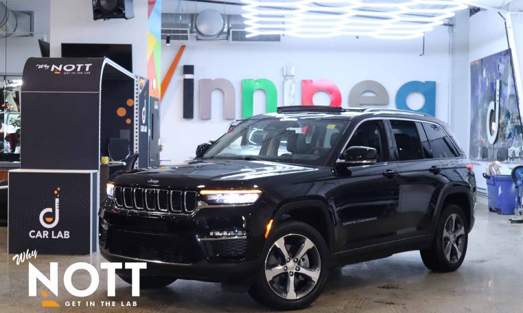 2022 JEEP GRAND CHEROKEE 4XE 4X4 | Rear Entertainment