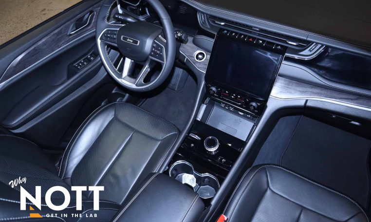 2022 JEEP GRAND CHEROKEE 4XE 4X4 | Rear Entertainment