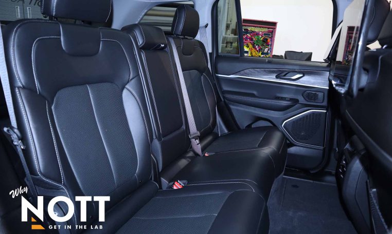 2022 JEEP GRAND CHEROKEE 4XE 4X4 | Rear Entertainment