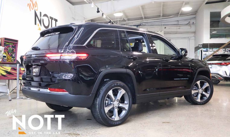 2022 JEEP GRAND CHEROKEE 4XE 4X4 | Rear Entertainment