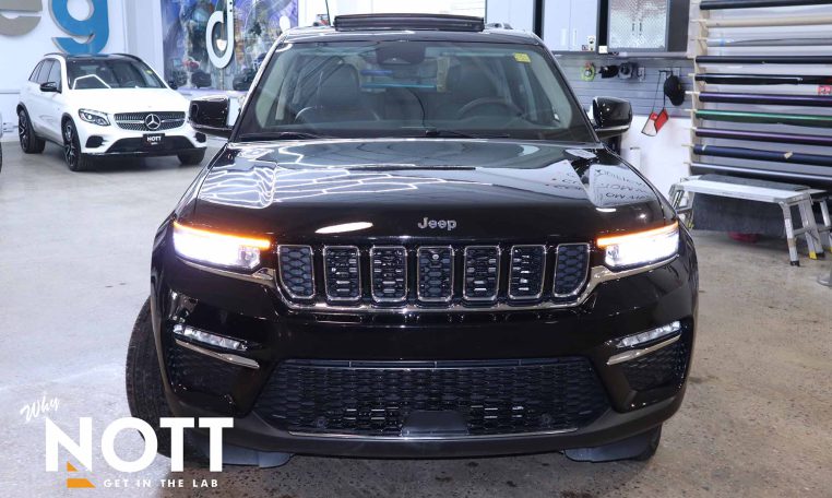 2022 JEEP GRAND CHEROKEE 4XE 4X4 | Rear Entertainment
