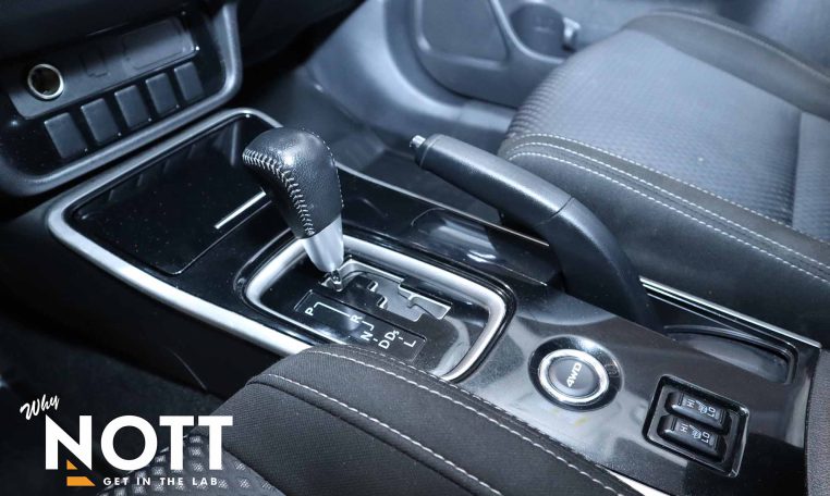 2018 MITSUBISHI OUTLANDER  ES