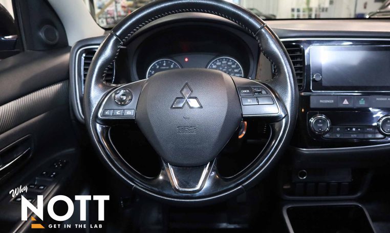 2018 MITSUBISHI OUTLANDER  ES