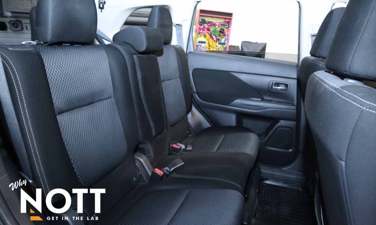 2018 MITSUBISHI OUTLANDER  ES