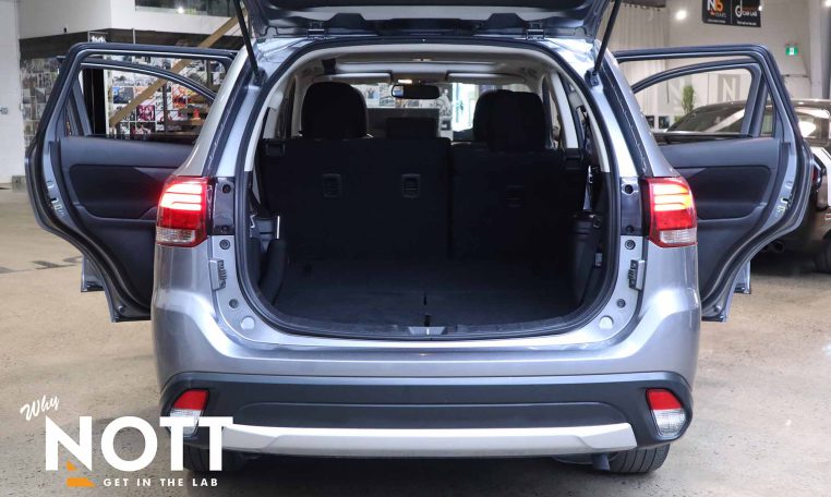 2018 MITSUBISHI OUTLANDER  ES