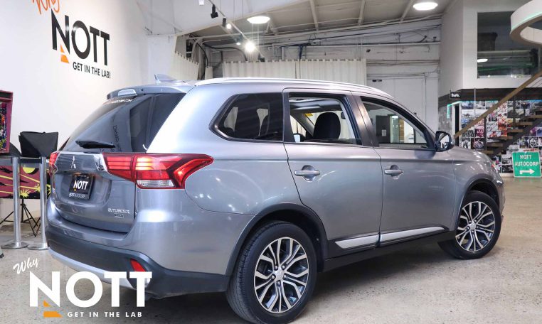 2018 MITSUBISHI OUTLANDER  ES