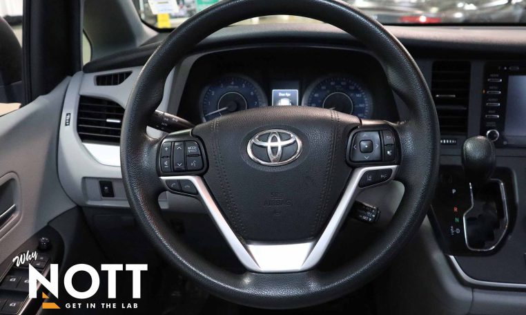 2020 TOYOTA SIENNA LE