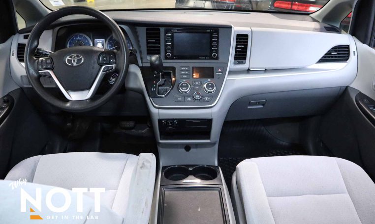 2020 TOYOTA SIENNA LE