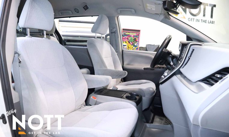 2020 TOYOTA SIENNA LE