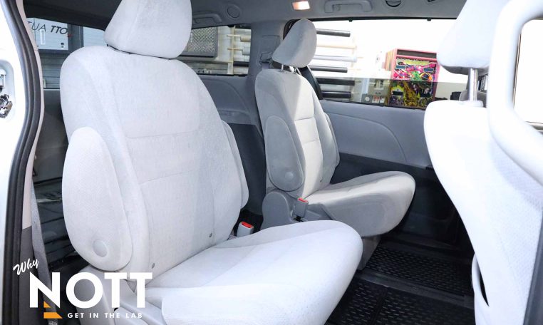 2020 TOYOTA SIENNA LE