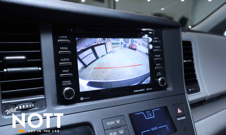 2020 TOYOTA SIENNA LE