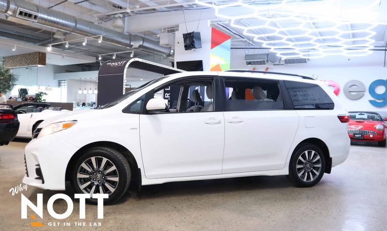 2020 TOYOTA SIENNA LE
