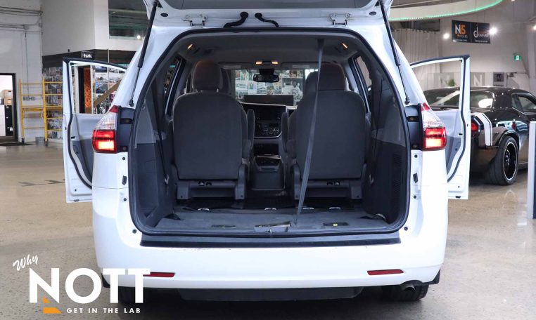 2020 TOYOTA SIENNA LE