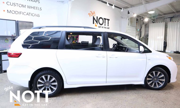 2020 TOYOTA SIENNA LE