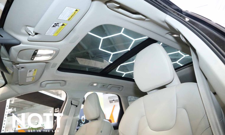2022 VOLVO XC 60 B5 AWD Momentum | Blond Leather