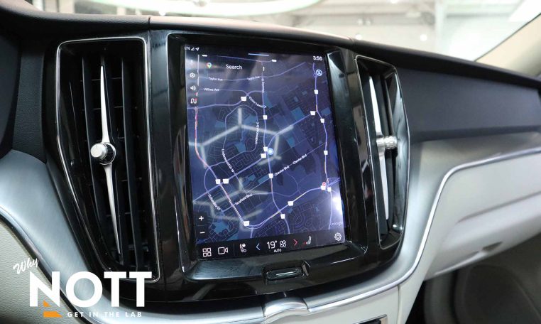 2022 VOLVO XC 60 B5 AWD Momentum | Blond Leather
