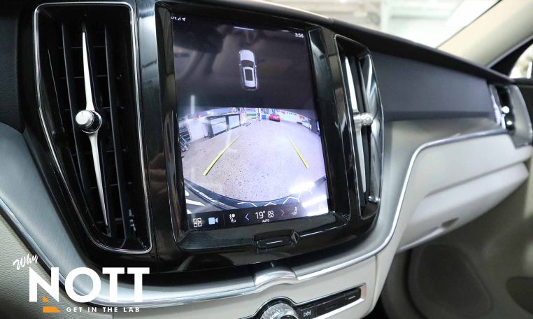 2022 VOLVO XC 60 B5 AWD Momentum | Blond Leather