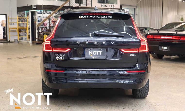 2022 VOLVO XC 60 B5 AWD Momentum | Blond Leather