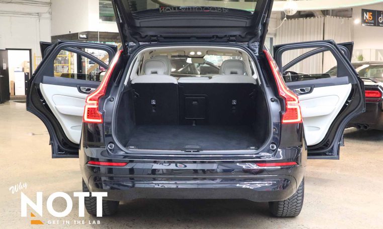 2022 VOLVO XC 60 B5 AWD Momentum | Blond Leather