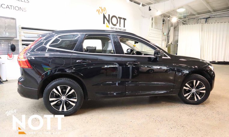 2022 VOLVO XC 60 B5 AWD Momentum | Blond Leather
