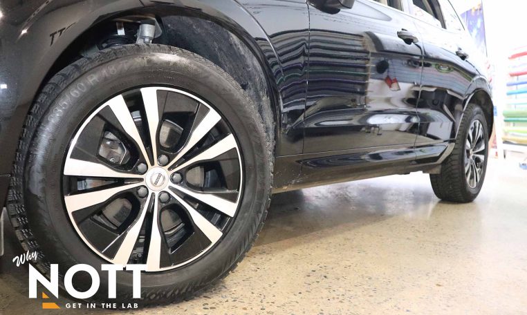 2022 VOLVO XC 60 B5 AWD Momentum | Blond Leather