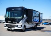 2012 FLEETWOOD BOUNDER CLASSIC 36R Triple Slide / 3 BED/2 BATH