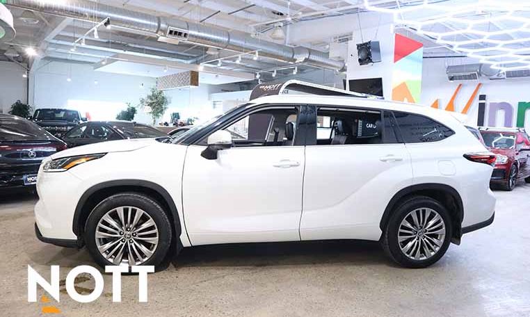 2024 TOYOTA HIGHLANDER LIMITED | No Accidents